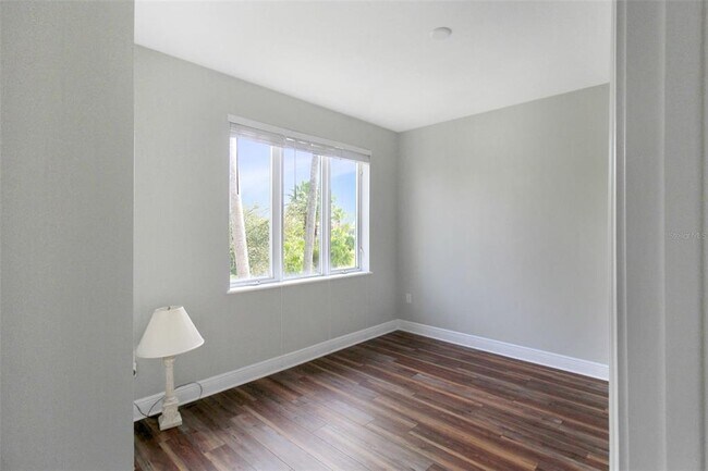 Building Photo - 1003 Bellasol Way