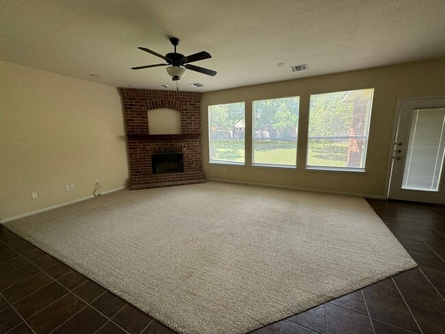 Building Photo - Beautiful 2 Story 4 Bdrm 2.5 Bath With a Loft
