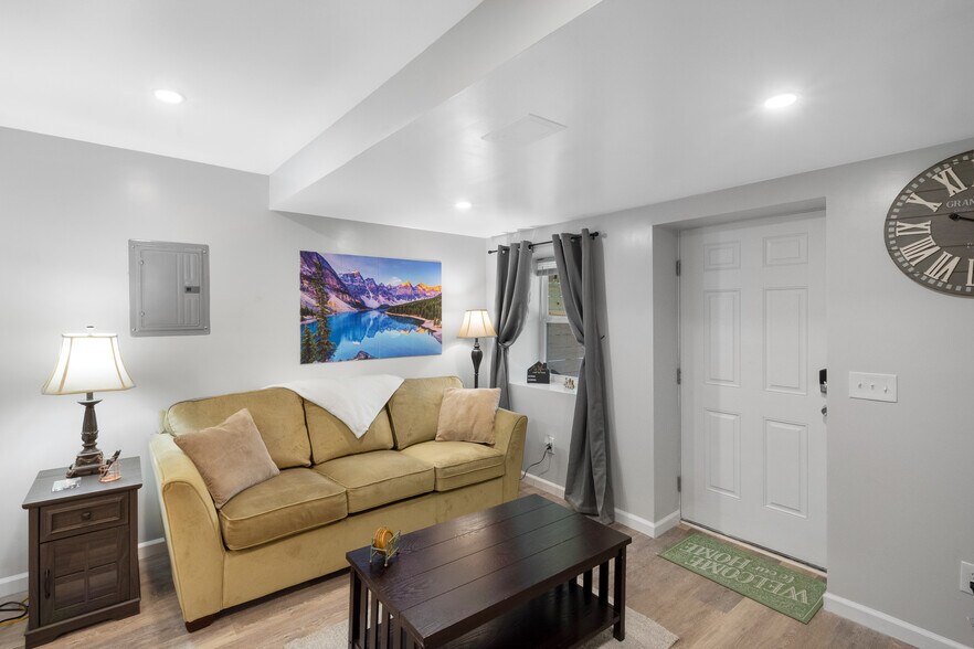 Building Photo - 3409 McGavock Pike