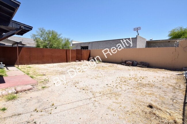 Building Photo - Modern Duplex with Huge Fenced Yard Near Downtown Tucson