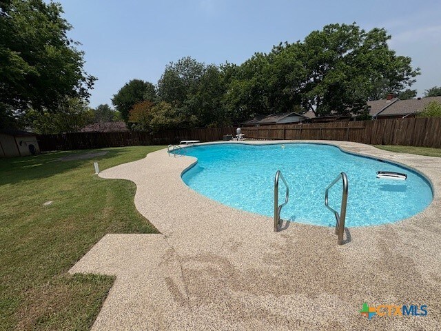 Building Photo - 308 Live Oak Dr