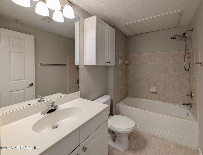 Building Photo - 1300 Riverplace Blvd