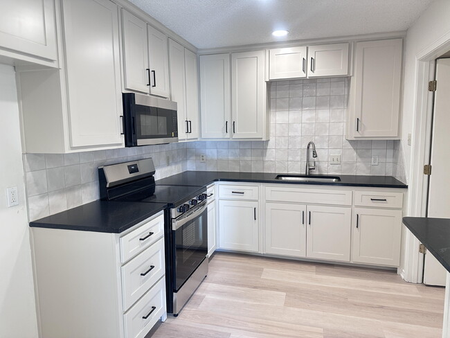 Building Photo - 2217 33rd St