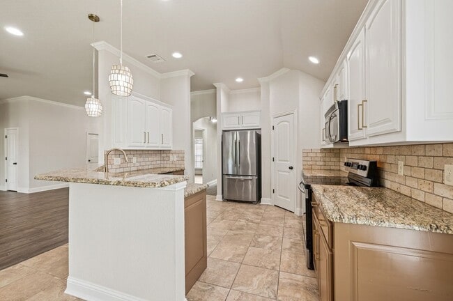 Building Photo - 104 Cold Track Dr