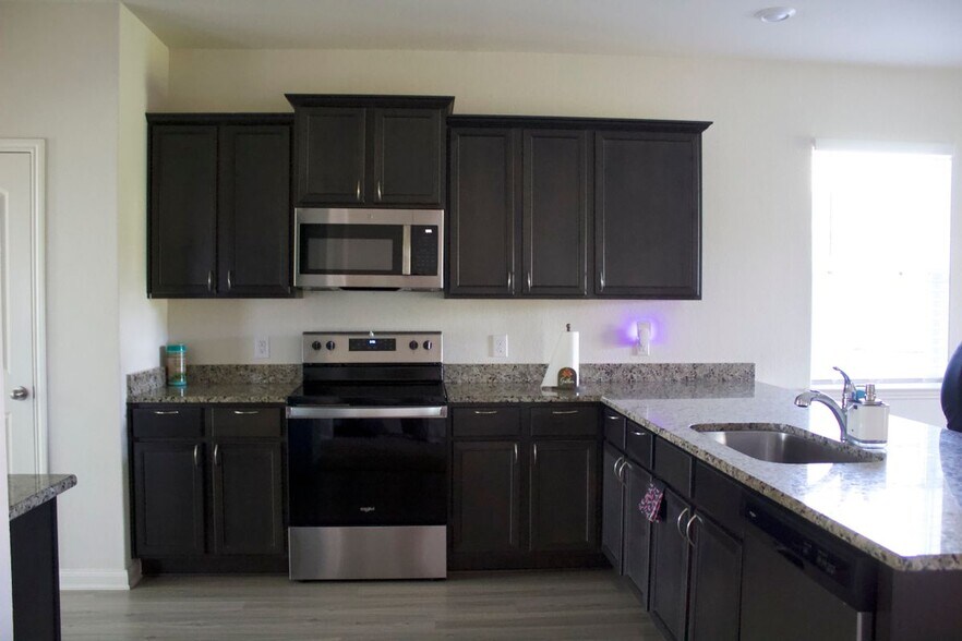 Building Photo - 10710 Spring Brook Pass Dr