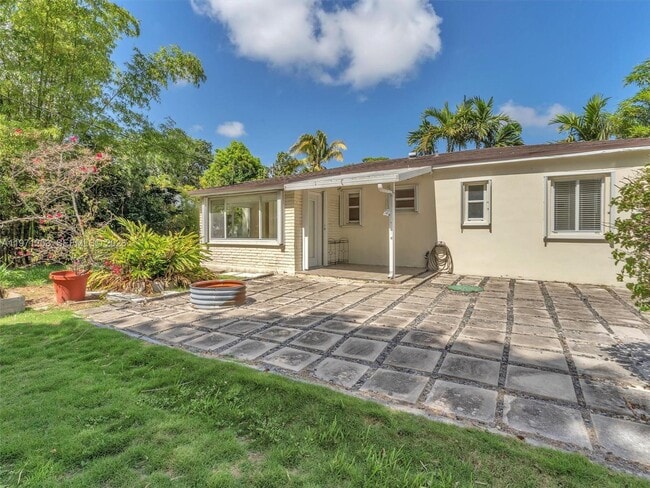 Building Photo - 6510 SW 63rd Ct