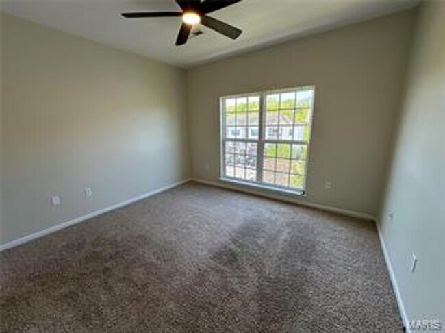 Building Photo - Beautiful Condo in Mehlville