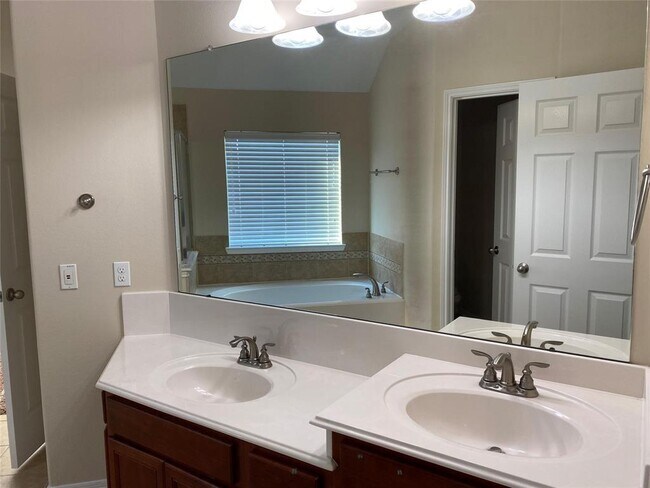 Building Photo - 10930 Reston Point Dr