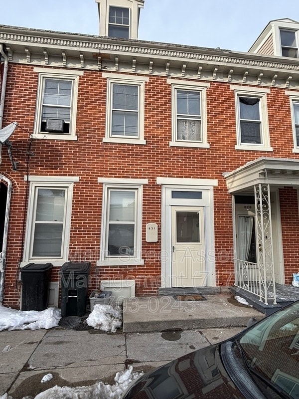 Building Photo - 831 Willow St