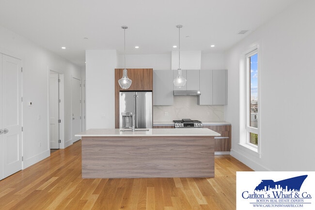 Building Photo - 218 Old Colony Ave