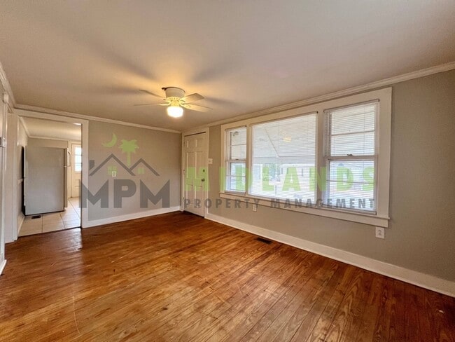 Building Photo - 135 Rivelon Rd