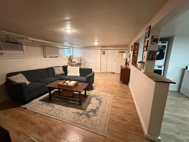 Building Photo - 1 bedroom apartment in EASTPORT!