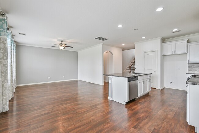 Building Photo - 4511 Apple Point Ln