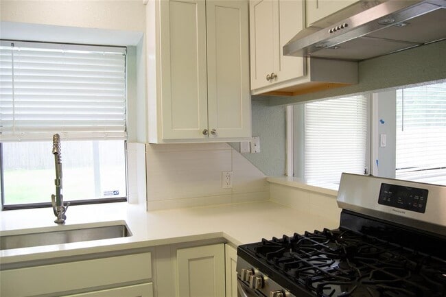 Building Photo - 2501 Autrey Dr