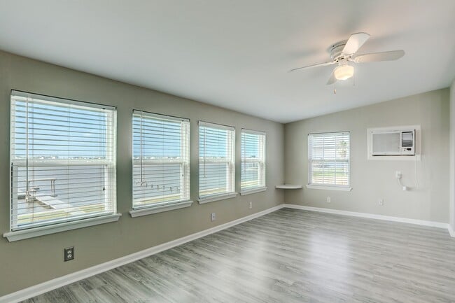 Building Photo - 9814 Airway Ln