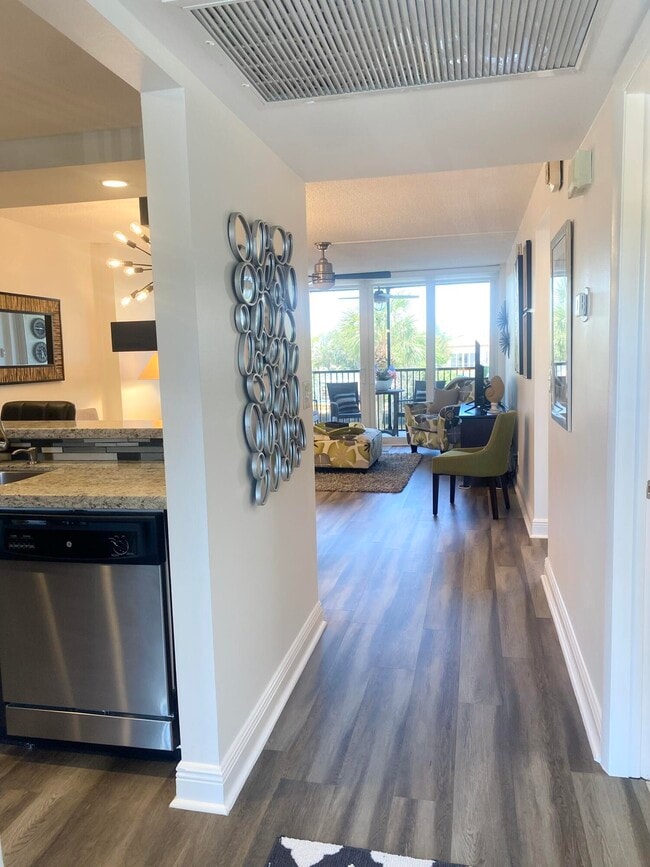 Building Photo - 18 Royal Palm Way