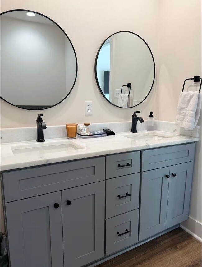 Building Photo - FOR RENT in LAFAYETTE!