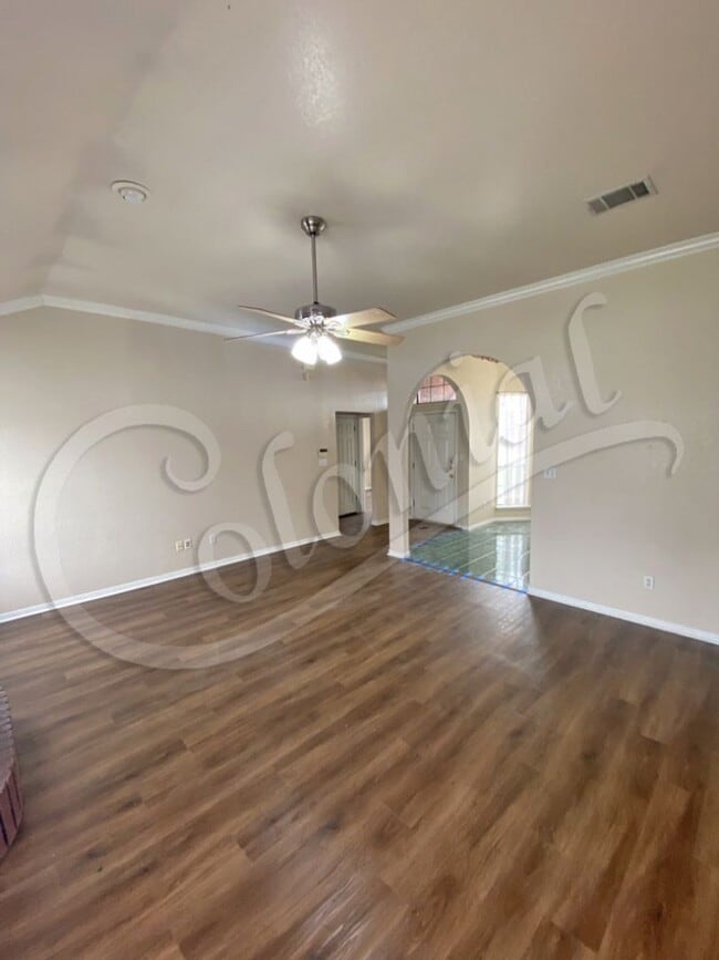 Building Photo - AVAILABLE ! *MORE PHOTOS COMING SOON*