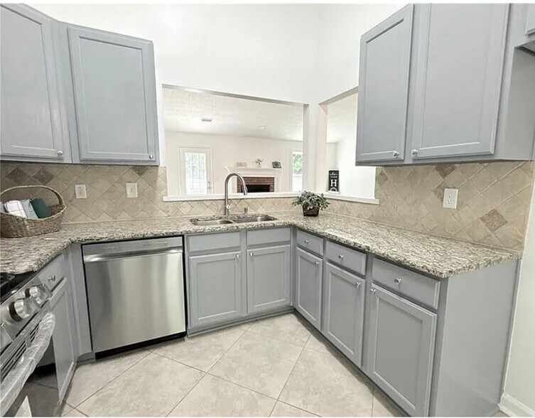 Building Photo - 3095 Haverhill Rowe