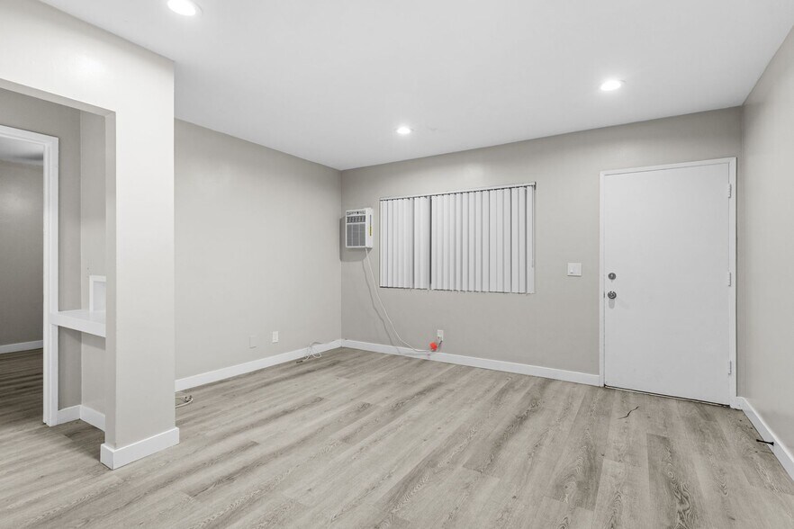 Building Photo - 113 S Lillie Ave