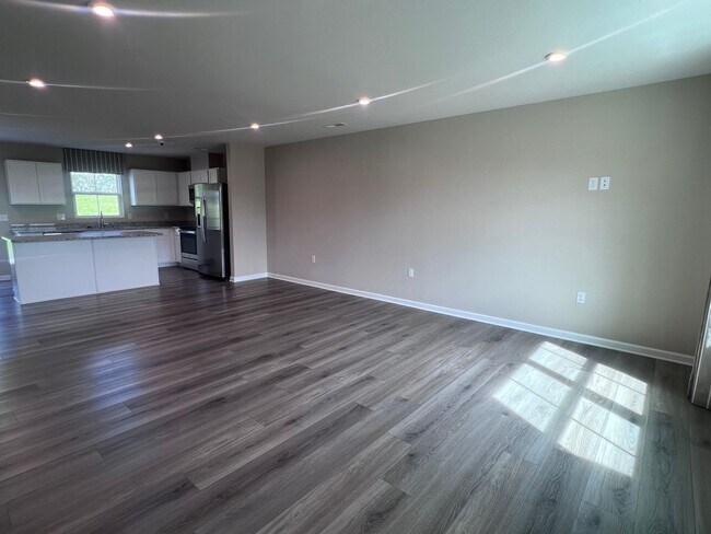 Building Photo - For Rent