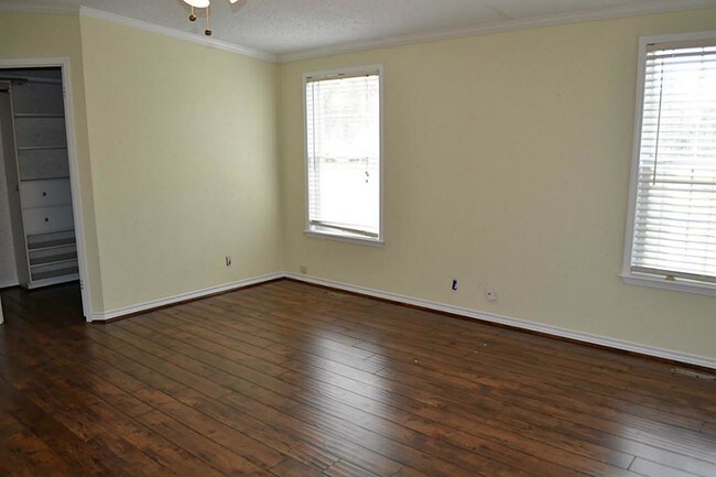Building Photo - 11862 Cedar Ct