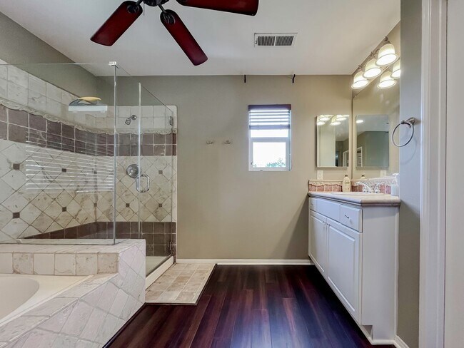 Building Photo - MUST SEE! Beautiful 3 bedroom + Loft + Office Space (or convert to 4th bedroom) + Large Backyard ...