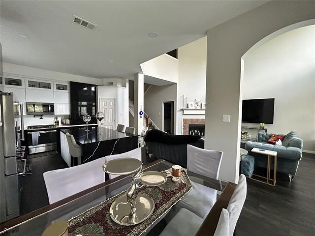 Building Photo - 6400 Sidney Ln