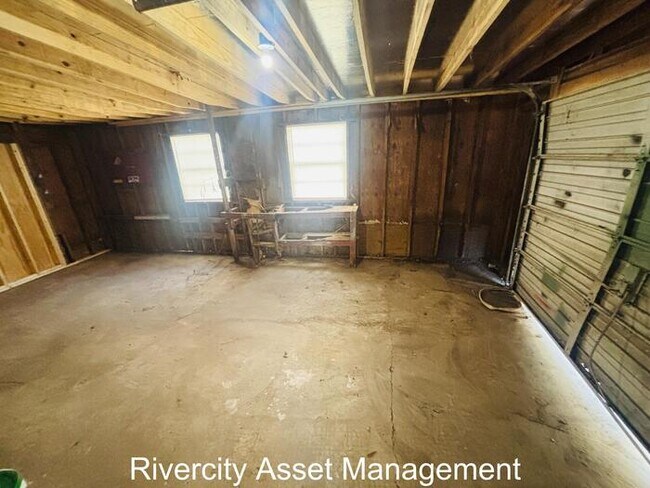 Building Photo - A MUST SEE FRAYSER!!!! SECTION 8 WELCOMED !!!!