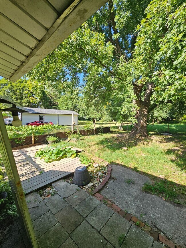 Building Photo - 2 bedroom | 1 Bathroom Home | Pets Welcome!