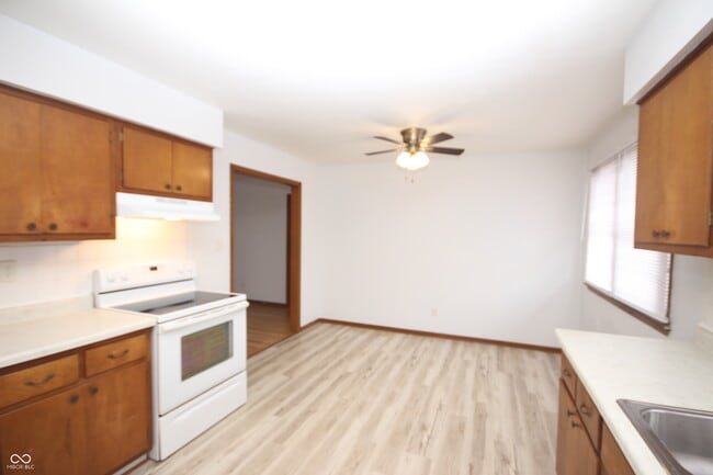 Building Photo - 806 Thorndale St
