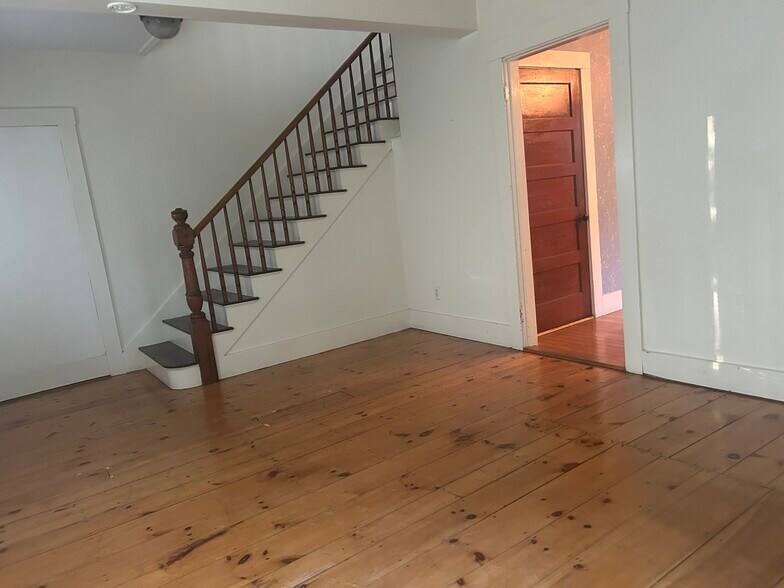 Building Photo - 30 Goldsmith St