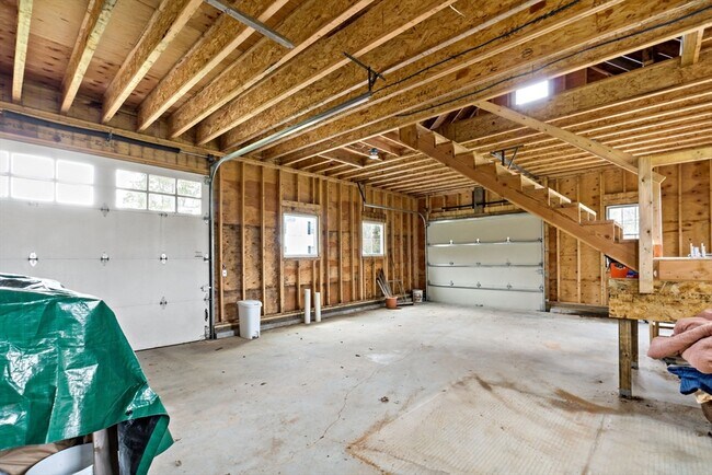Building Photo - 539 Maple Ave