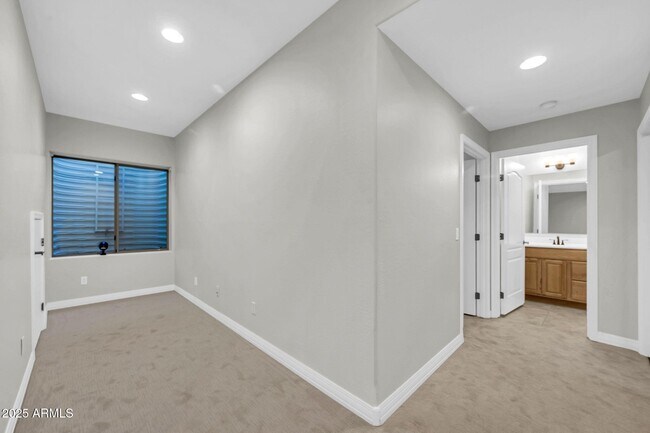 Building Photo - 4213 E Edgemont Ave