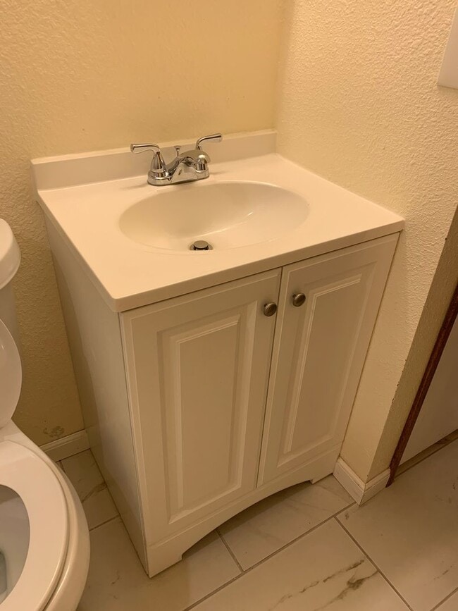 Building Photo - 4 bed/2 bath Home located in central Fort Collins off Drake