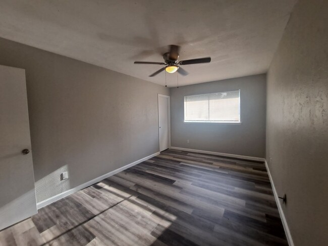 Building Photo - Move In Ready! 3 Bedrooms, 2 Bathrooms, 2 ...