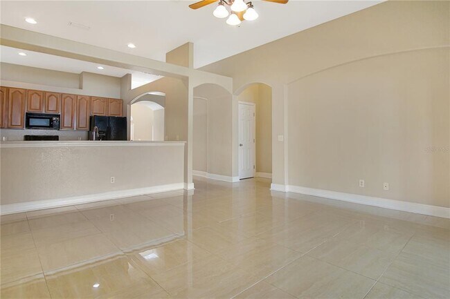 Building Photo - 290 Tower View Dr W