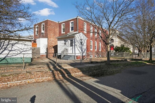 Building Photo - 738 Division St