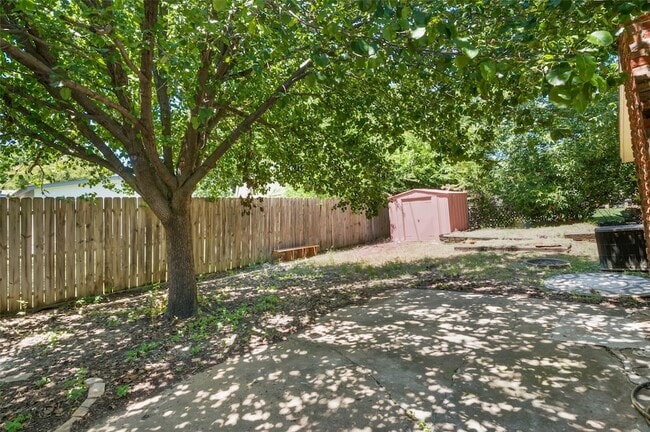 Building Photo - 4629 Fawn Dr