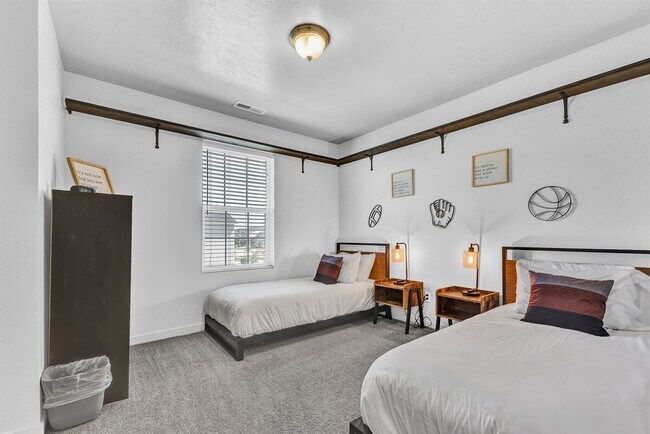 Building Photo - 159 W Peach Springs St