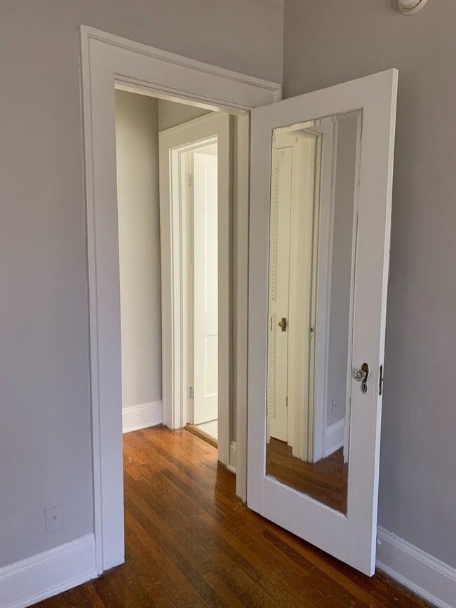 Interior Photo - 430 Ponce
