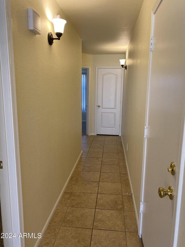 Building Photo - 11519 E Persimmon Ave