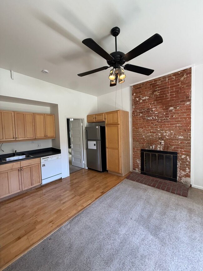 Building Photo - 1334 N Downing St