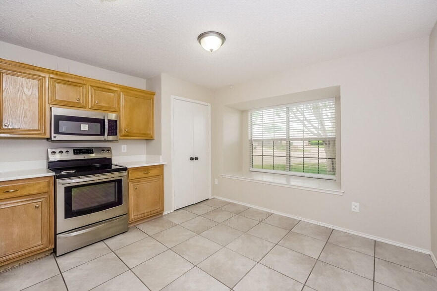 Building Photo - 5905 Aloe Ct