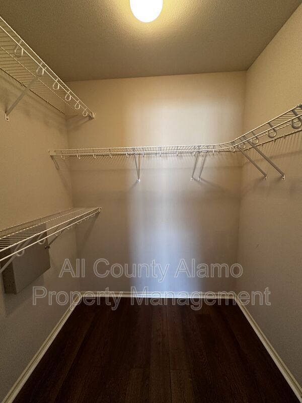 Building Photo - 312 Silver Wing