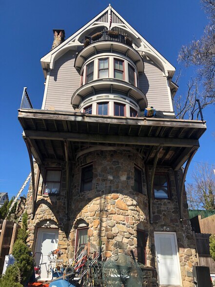 Building Photo - 19 E Catherine St