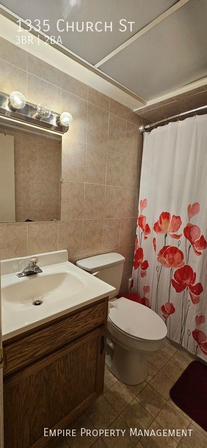 Building Photo - 3 Bedroom/1.5 Bathroom Town House in Fount...