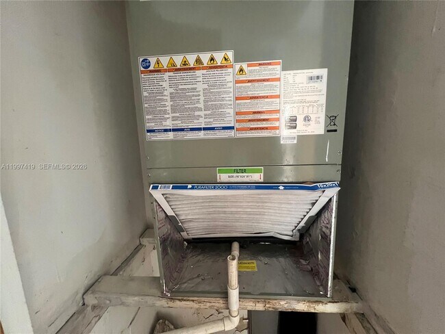 Building Photo - 7125 Bay Dr