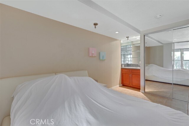 Building Photo - 7235 Marina Pacifica Dr S