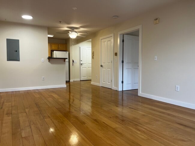 Building Photo - 30 S Village Green